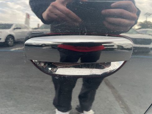 Used 2017 Dodge Charger R/T w/ Plus Group image 18