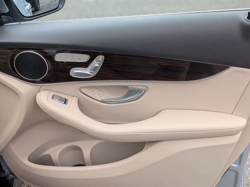 Used 2022 Mercedes-Benz GLC 300 4MATIC image 37