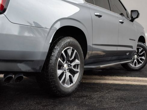 Used 2021 Chevrolet Suburban LT image 31