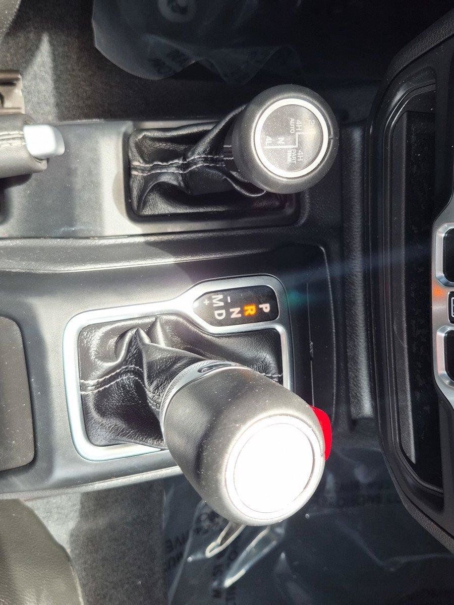 Used 2022 Jeep Wrangler Unlimited Sahara AWD/4WD image 30