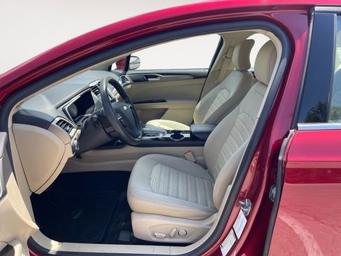 Used 2016 Ford Fusion SE FWD image 9