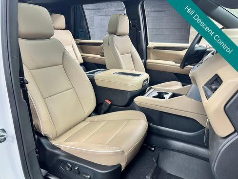 Used 2024 Chevrolet Tahoe Premier AWD/4WD image 17