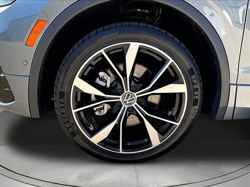 Used 2024 Volkswagen Tiguan SEL R-Line AWD/4WD image 34