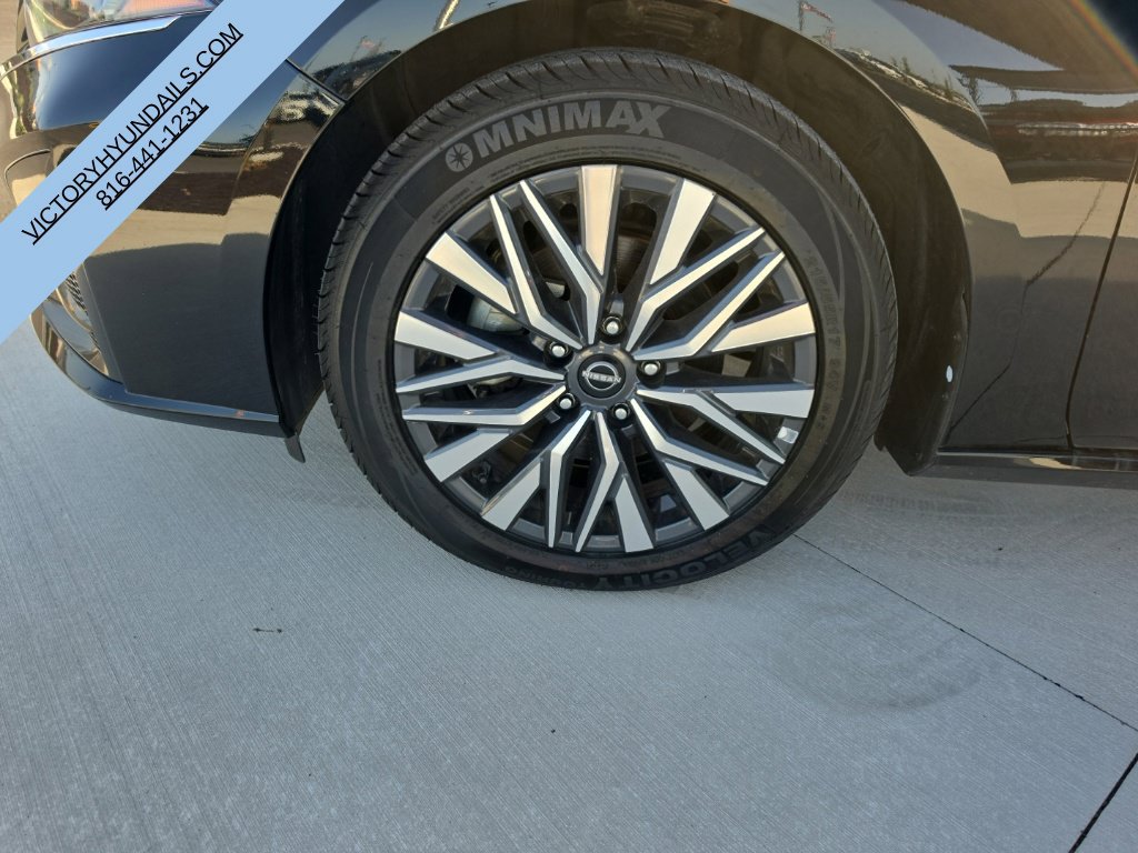 Used 2025 Nissan Altima 2.5 SV FWD image 11