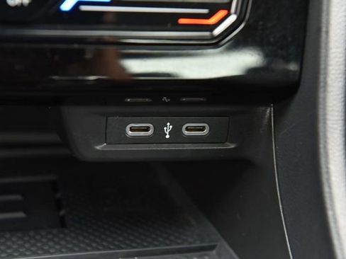 Used 2025 Volkswagen Jetta SE FWD image 16