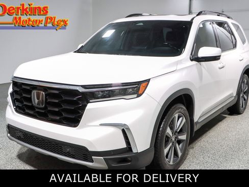 Used 2023 Honda Pilot Touring image 1