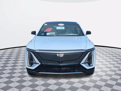 Certified 2024 Cadillac Lyriq Luxury AWD/4WD image 3