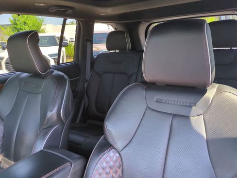 Used 2022 Jeep Grand Cherokee Summit AWD/4WD image 8