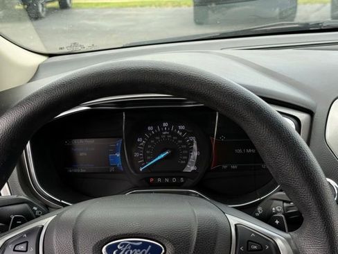 Used 2017 Ford Fusion SE w/ Fusion SE Technology Package FWD image 7