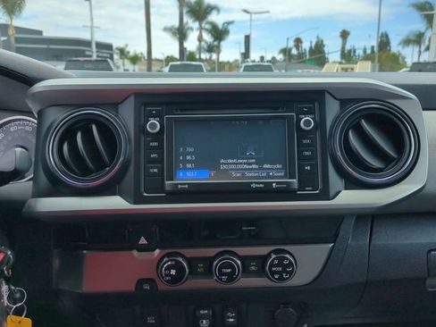 Used 2018 Toyota Tacoma SR5 RWD image 14