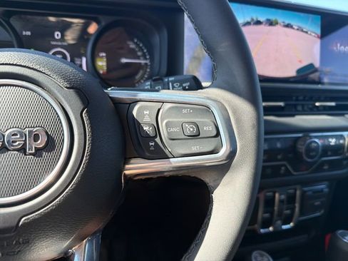Used 2025 Jeep Wrangler Unlimited Sahara AWD/4WD image 15
