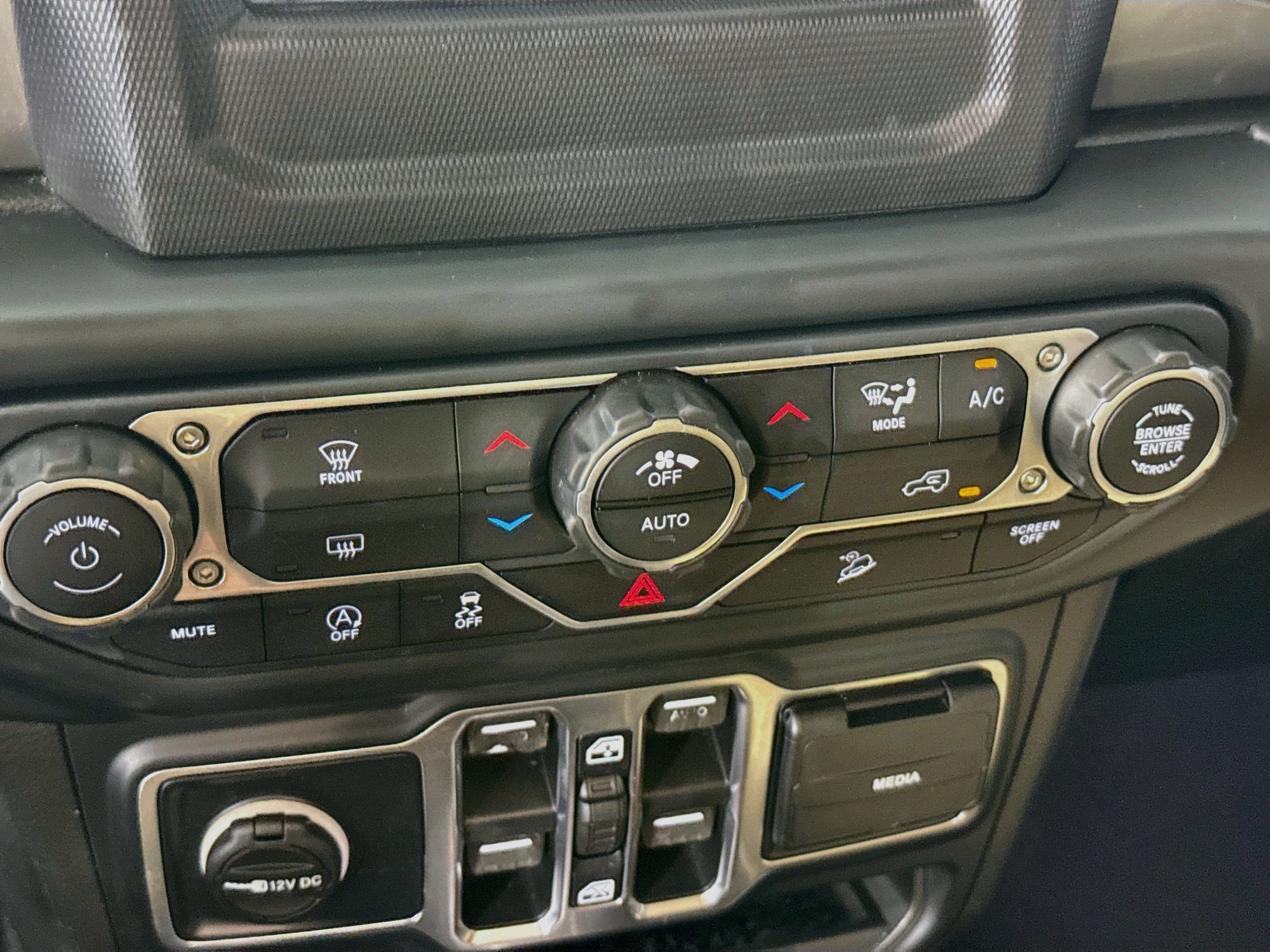 Used 2019 Jeep Wrangler Unlimited Sahara AWD/4WD image 17