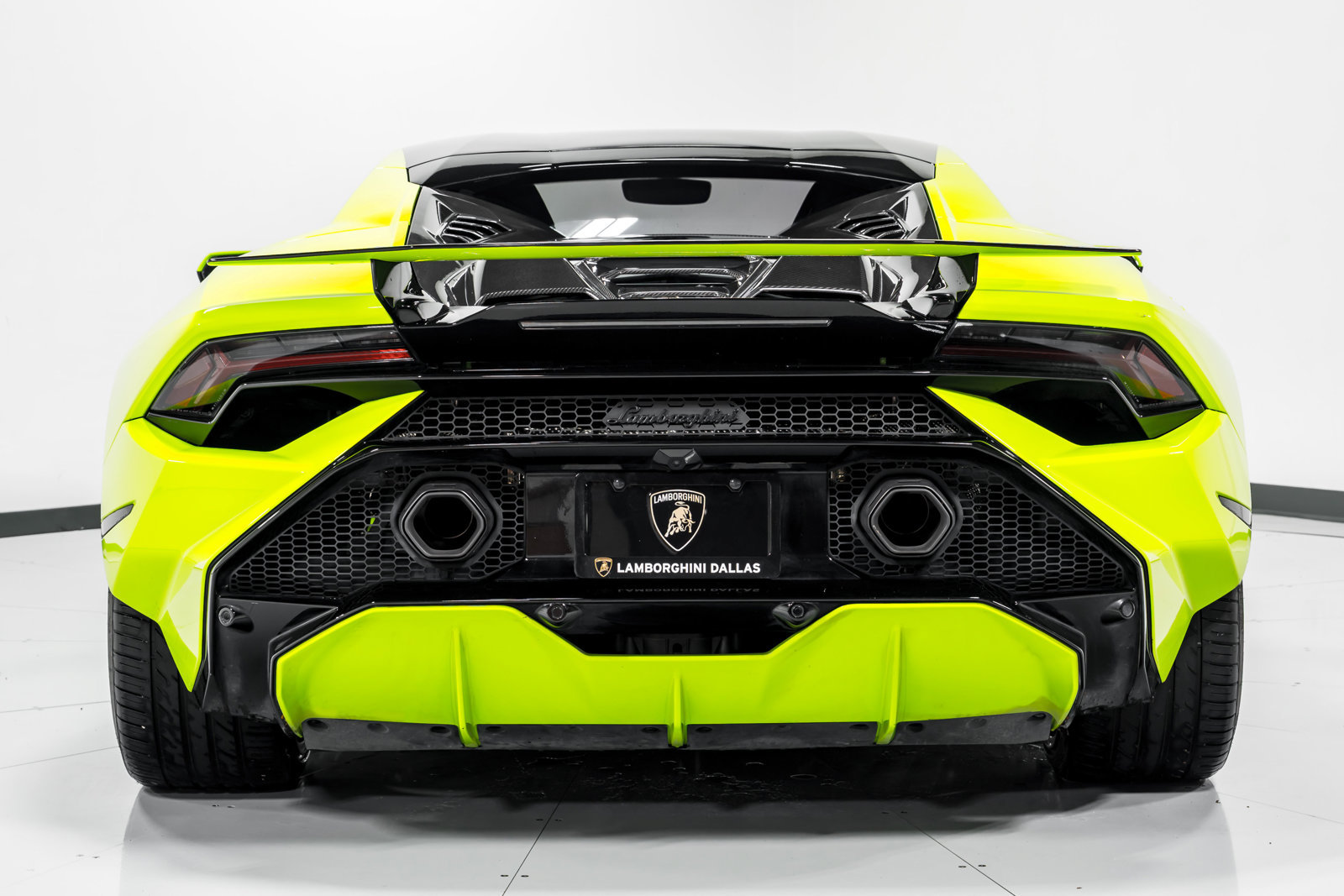 Used 2023 Lamborghini Huracan Tecnica RWD image 4