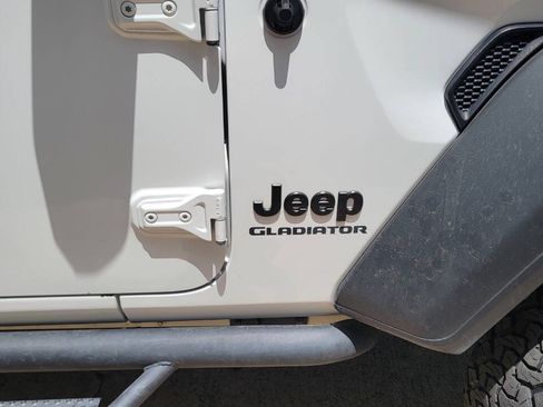 Used 2020 Jeep Gladiator Sport w/ Quick Order Package 24S AWD/4WD image 4