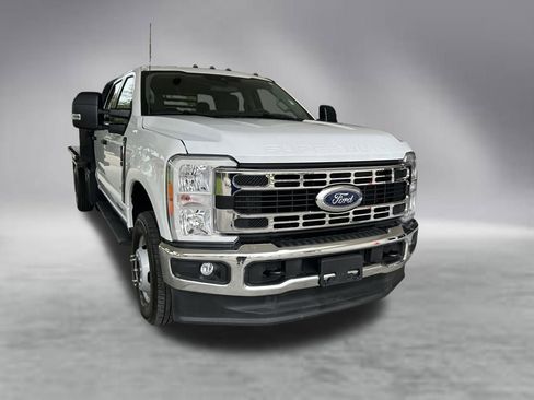 Used 2025 Ford F350 XLT AWD/4WD image 2