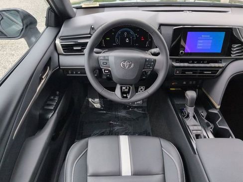 Certified 2025 Toyota Camry SE FWD image 15