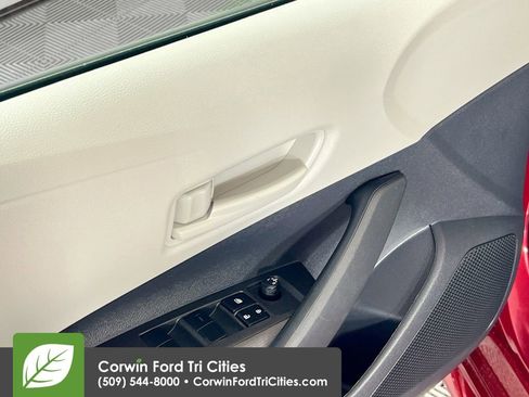 Used 2022 Toyota Corolla LE FWD image 12