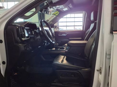 Used 2024 Chevrolet Silverado 1500 LTZ AWD/4WD image 16