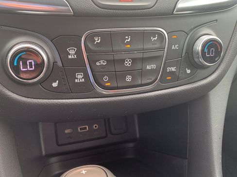 Used 2021 Chevrolet Equinox LT AWD/4WD image 12