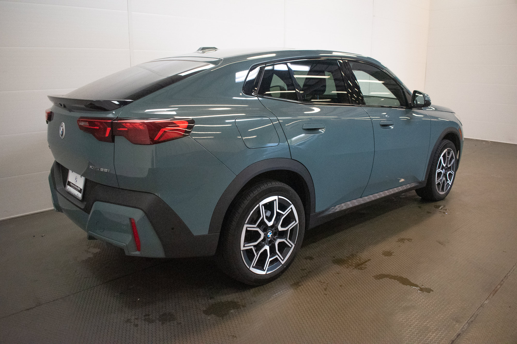 Used 2025 BMW X2 xDrive28i AWD/4WD image 4