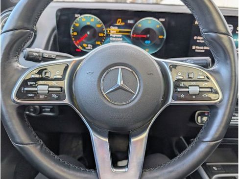 Used 2023 Mercedes-Benz EQB 300 4MATIC image 18