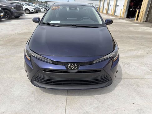 Used 2025 Toyota Corolla LE FWD image 3