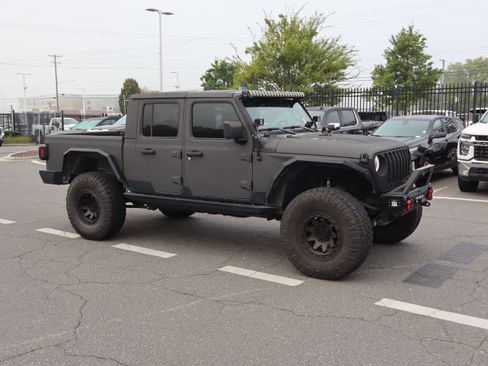 Used 2022 Jeep Gladiator Sport AWD/4WD image 2