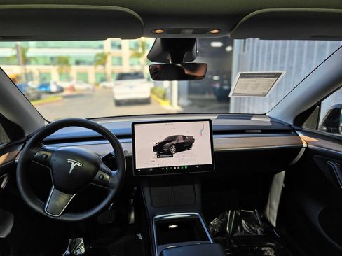 Used 2024 Tesla Model Y Long Range AWD/4WD image 21