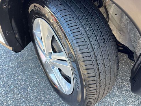 Used 2022 Nissan Kicks S image 9