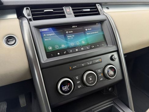 Used 2020 Land Rover Discovery Landmark image 16