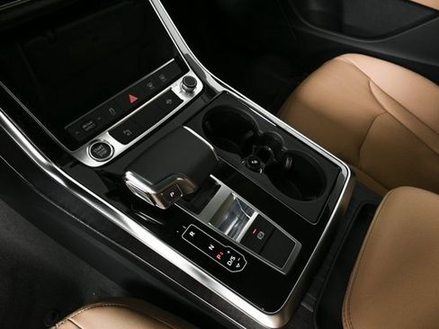 New 2025 Audi Q8 Premium image 18
