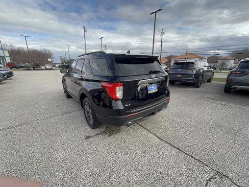 Certified 2023 Ford Explorer XLT w/ Equipment Group 202A image 3