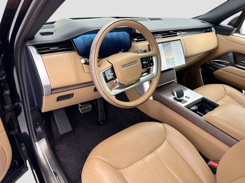 Certified 2025 Land Rover Range Rover SE AWD/4WD image 9