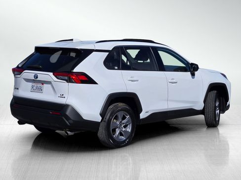 Used 2022 Toyota RAV4 LE AWD/4WD image 4