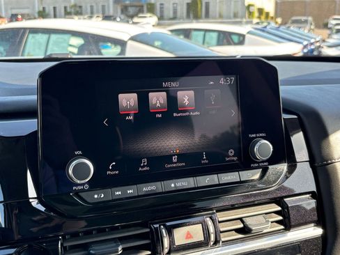 Used 2025 Nissan Pathfinder SV image 20