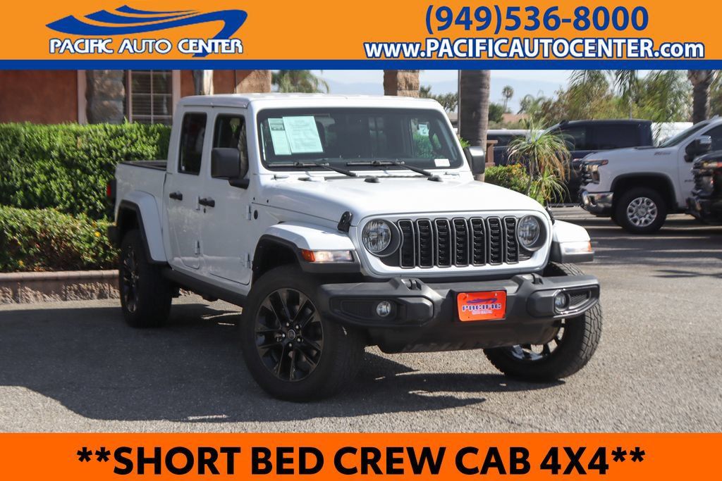 Used 2025 Jeep Gladiator Sport AWD/4WD image 1
