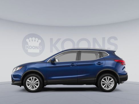 Used 2017 Nissan Rogue SV image 2