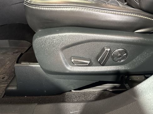 Used 2018 Ford Explorer Platinum image 12