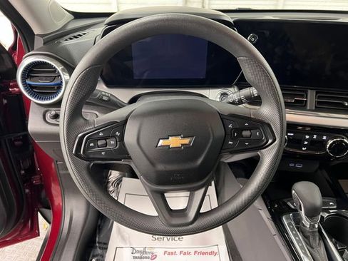 Used 2025 Chevrolet Trax LT image 37