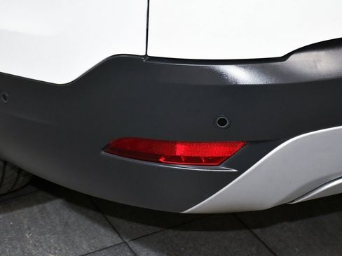 Used 2025 Land Rover Discovery S image 92