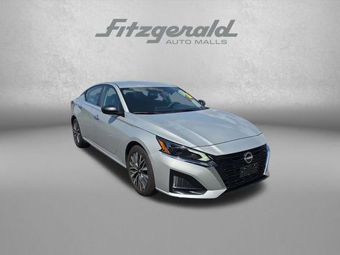 Used 2025 Nissan Altima 2.5 SV FWD image 1