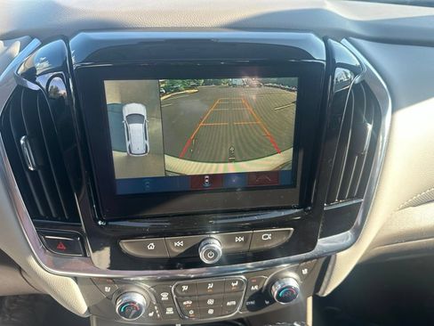 Used 2019 Chevrolet Traverse Premier w/ Driver Confidence II Package FWD image 9