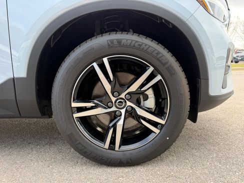 New 2026 Volvo XC40 B5 Core AWD/4WD image 7