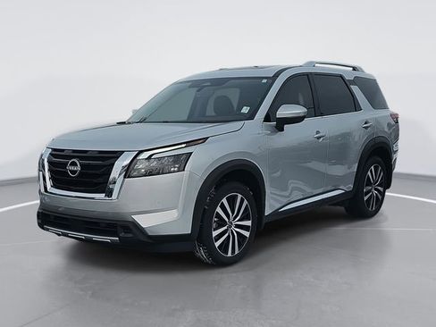 Used 2025 Nissan Pathfinder Platinum image 7