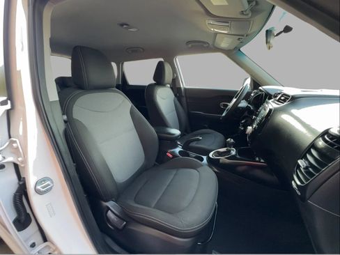 Used 2019 Kia Soul + FWD image 31