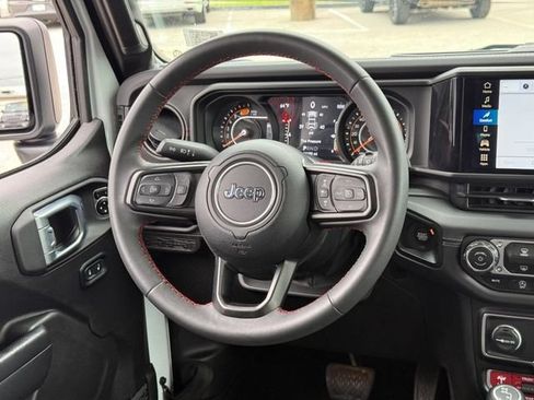 Used 2024 Jeep Wrangler Unlimited Rubicon AWD/4WD image 21