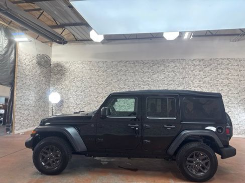 Used 2024 Jeep Wrangler Unlimited Sport AWD/4WD image 4