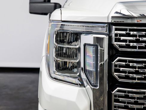 Used 2023 GMC Sierra 2500 Denali w/ Denali Ultimate Package AWD/4WD image 3