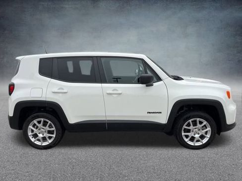 Used 2023 Jeep Renegade Latitude image 2