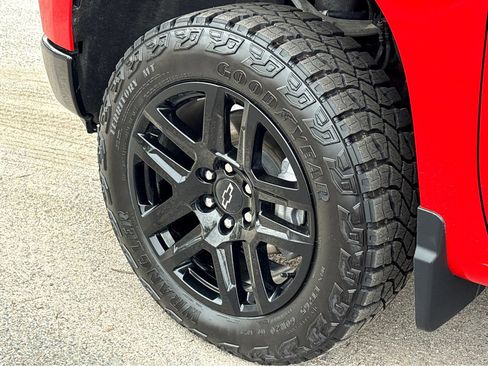 Used 2022 Chevrolet Silverado 1500 LT Trail Boss w/ Convenience Package II image 17